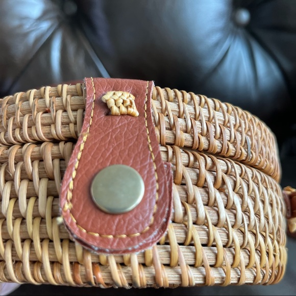 Round Rattan crossbody bag - Picture 4 of 5